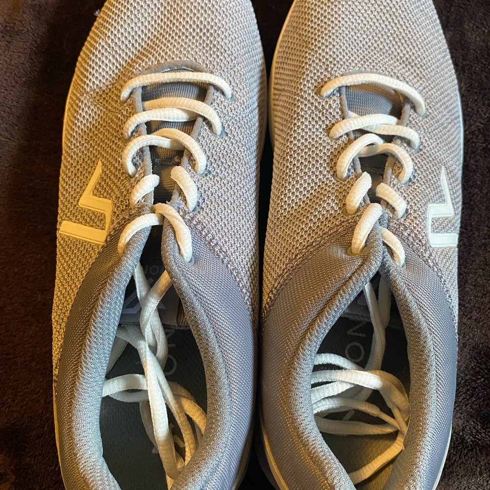 Vionic Women's Sneakers in Light Gray and White